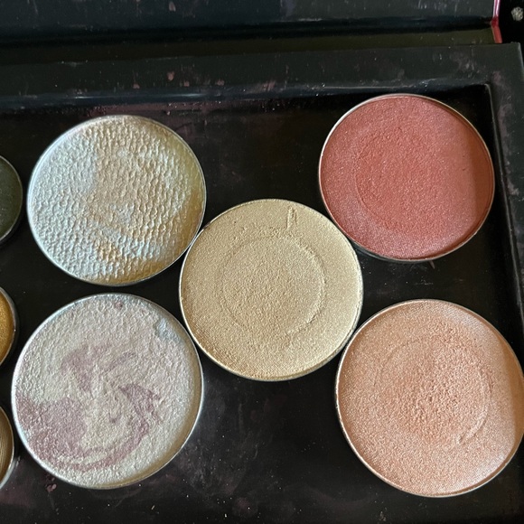 Amazing amazing selection of Indy brand, highlighters, and eyeshadows. - Picture 4 of 7